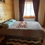 на пагорбі Apartment Mykulychyn