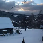 на пагорбі *