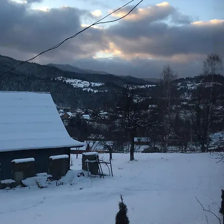 на пагорбі *