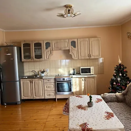 на пагорбі *