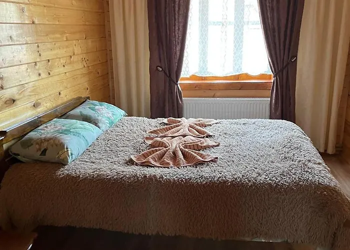 на пагорбі Apartman Mikulicsin