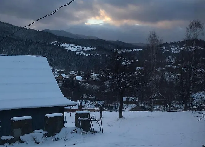 на пагорбі *